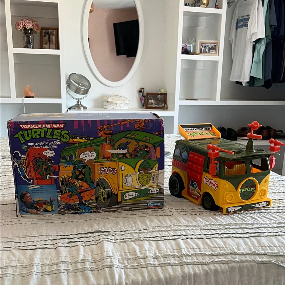 Original 1989 TMNT Van with box and everything you see in the pictures